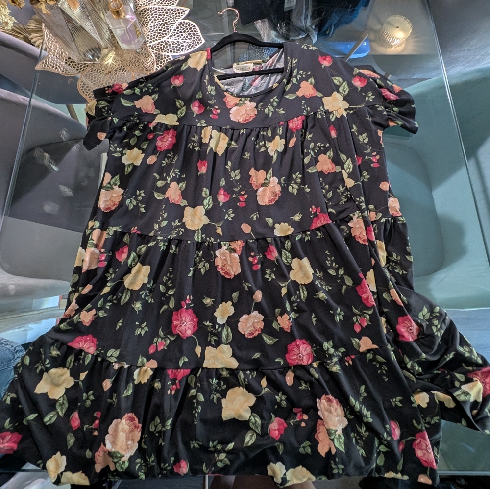 Ninexis floral loose top